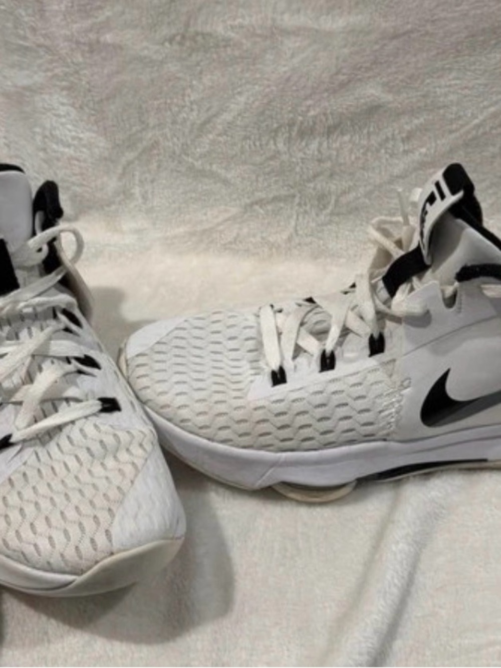Nike White and Black Men's Athletic Sneakers LeBron